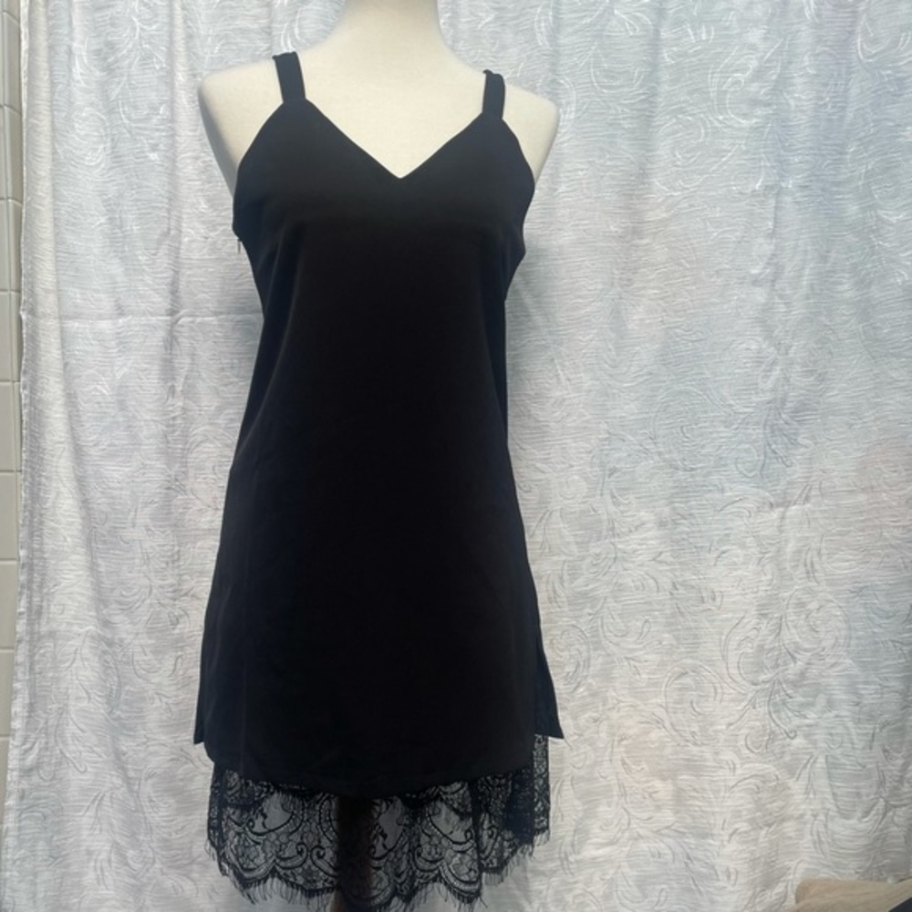 YiMi Sleeveless LBD w Lace Hem Sheath - Picture 1 of 8